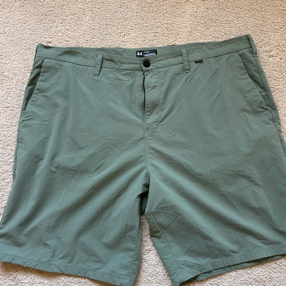 Hurley men’s walking shorts.